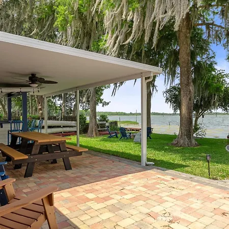 Welcoming Little Blue Lakehouse In Crystal River